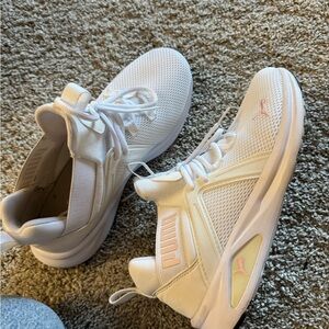 PUMA Women's White and Pink Athletic Shoes